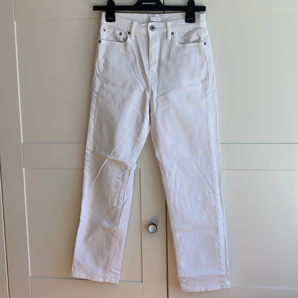 Uniqlo Women’s white boyfriend jeans size 24